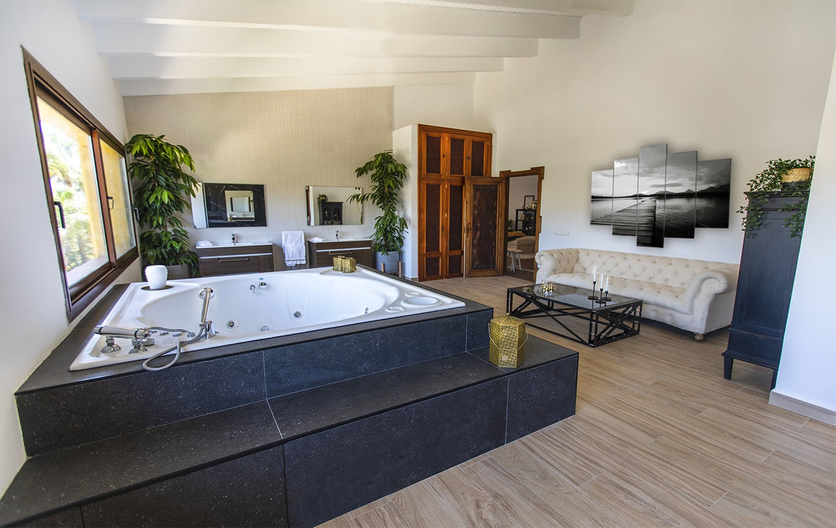 Se vende Villa - Chalet de 10 dormitorios en Costa Del Sol, Málaga, España