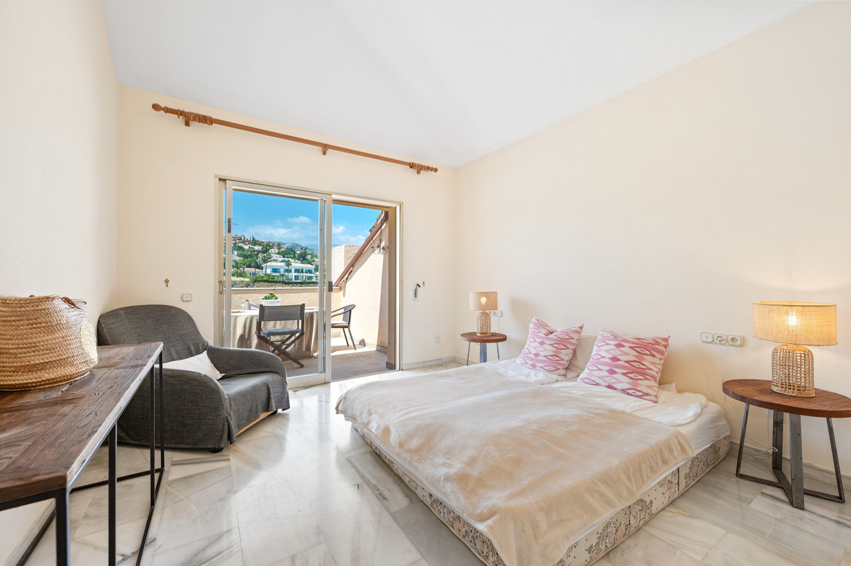 3 Bed Apartment for sale in Nueva Andalucía Costa Del Sol, Málaga, Spain