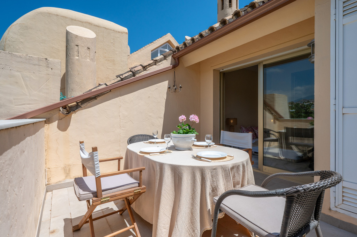 3 Bed Apartment for sale in Nueva Andalucía Costa Del Sol, Málaga, Spain