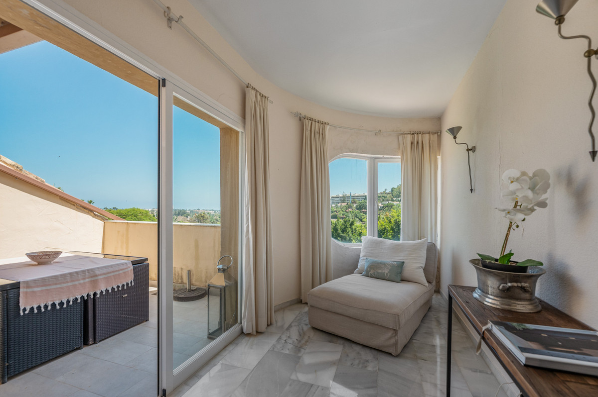 3 Bed Apartment for sale in Nueva Andalucía Costa Del Sol, Málaga, Spain