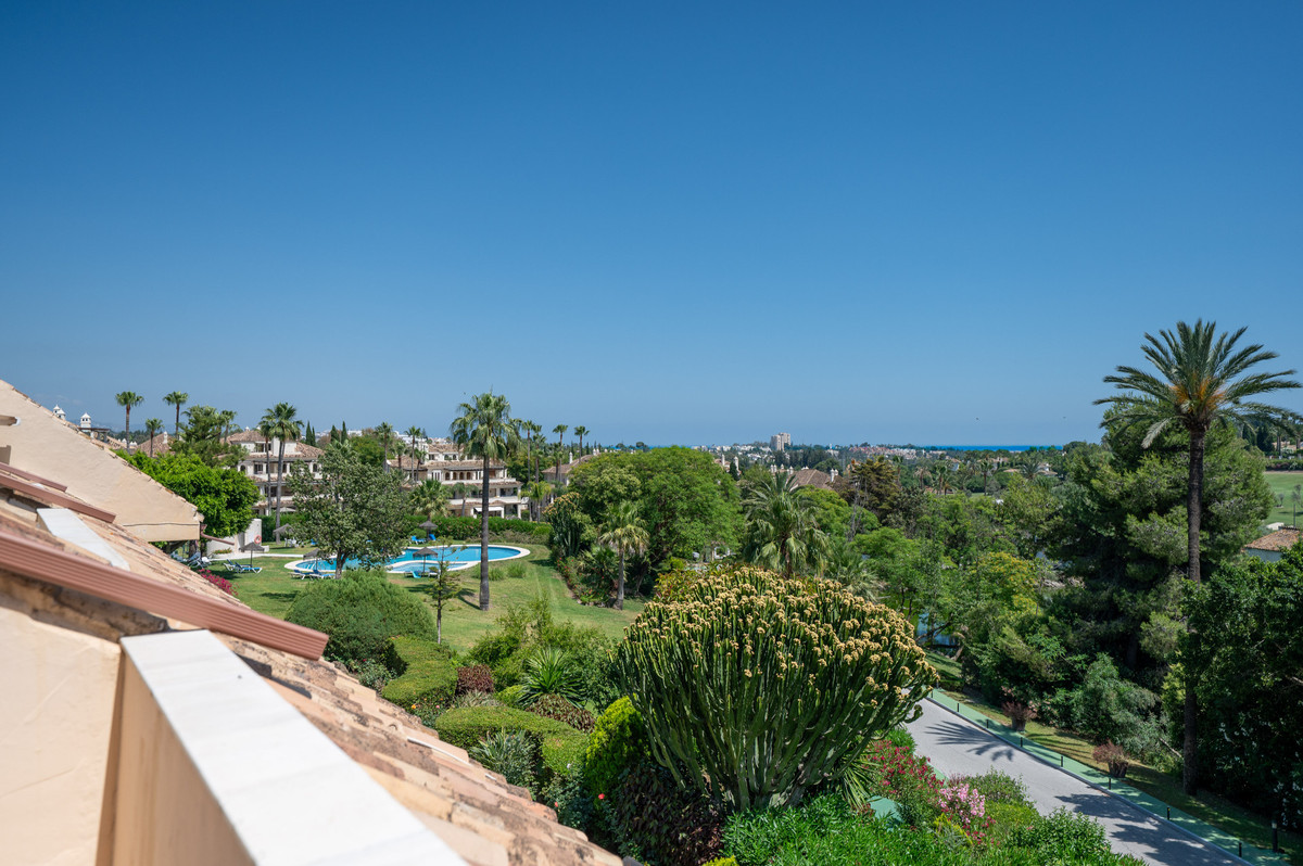 3 Bed Apartment for sale in Nueva Andalucía Costa Del Sol, Málaga, Spain