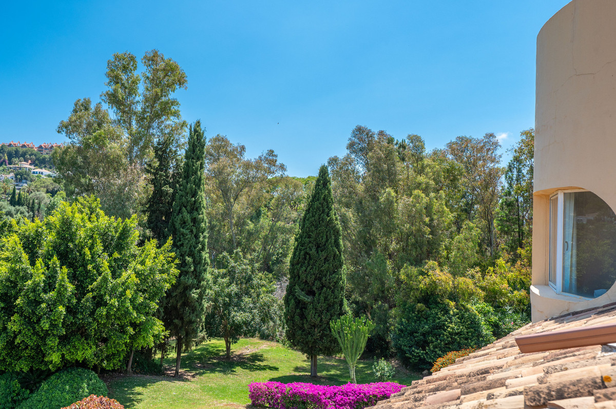 3 Bed Apartment for sale in Nueva Andalucía Costa Del Sol, Málaga, Spain