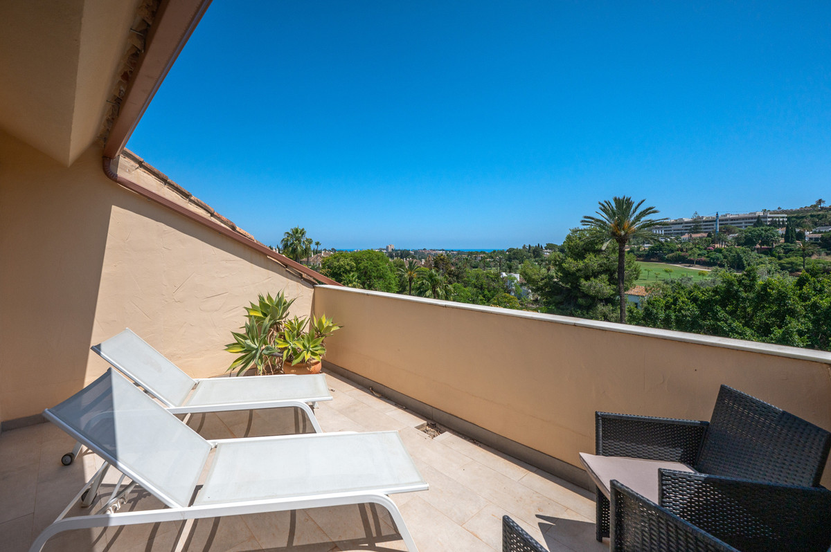 3 Bed Apartment for sale in Nueva Andalucía Costa Del Sol, Málaga, Spain