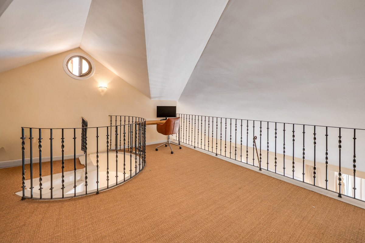 3 Bed Apartment for sale in Nueva Andalucía Costa Del Sol, Málaga, Spain