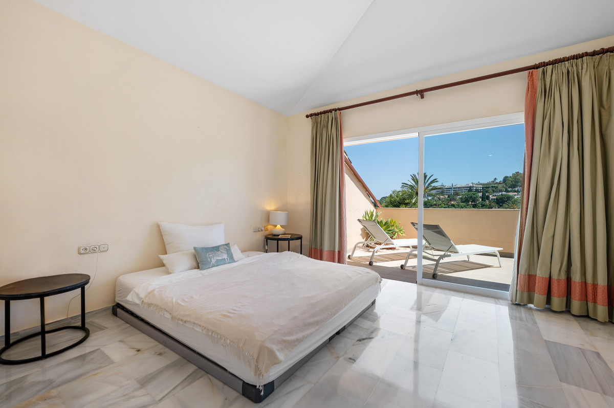 3 Bed Apartment for sale in Nueva Andalucía Costa Del Sol, Málaga, Spain