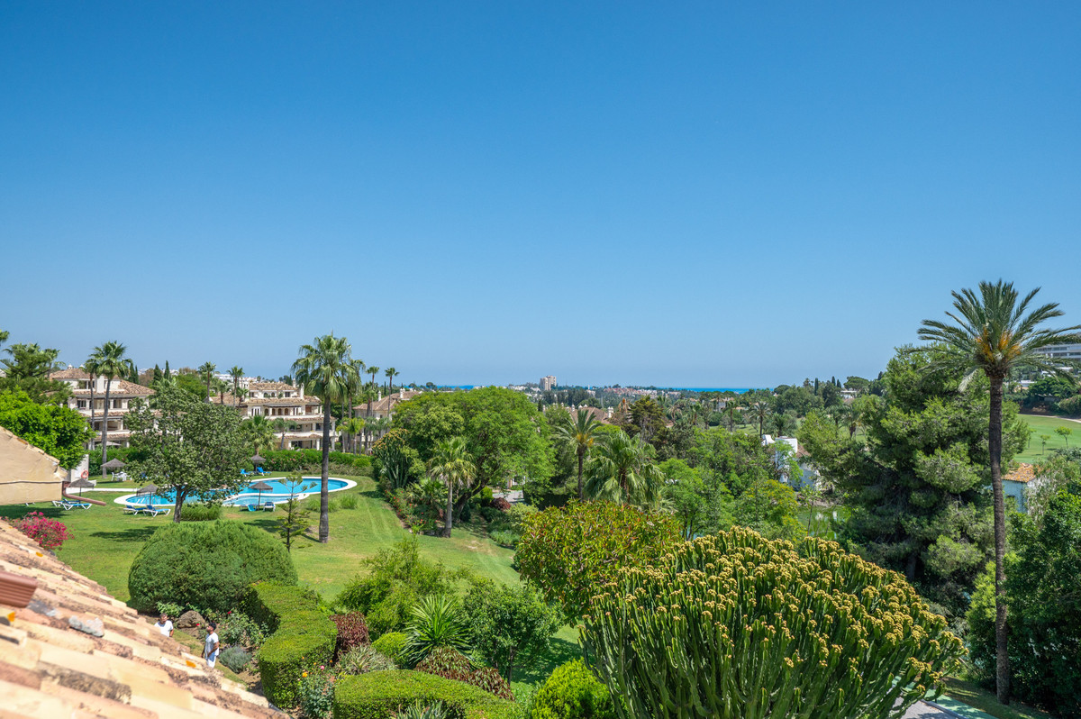 3 Bed Apartment for sale in Nueva Andalucía Costa Del Sol, Málaga, Spain