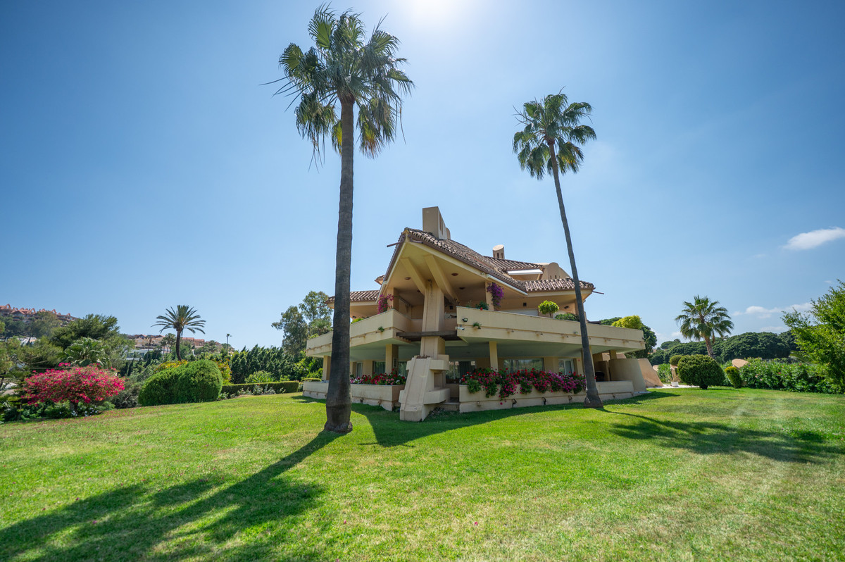 3 Bed Apartment for sale in Nueva Andalucía Costa Del Sol, Málaga, Spain