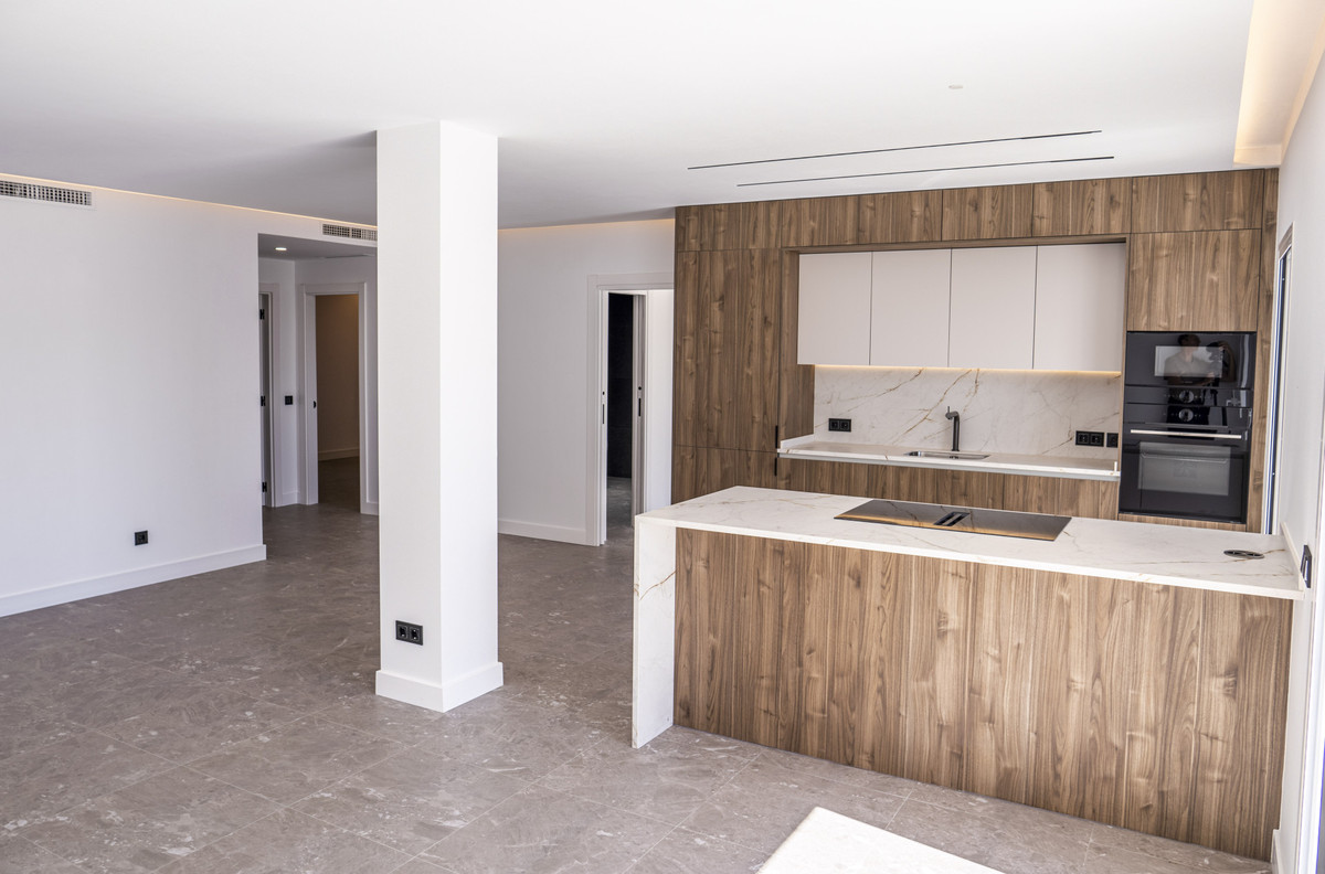 3 Bed Apartment for sale in La Quinta Costa Del Sol, Málaga, Spain