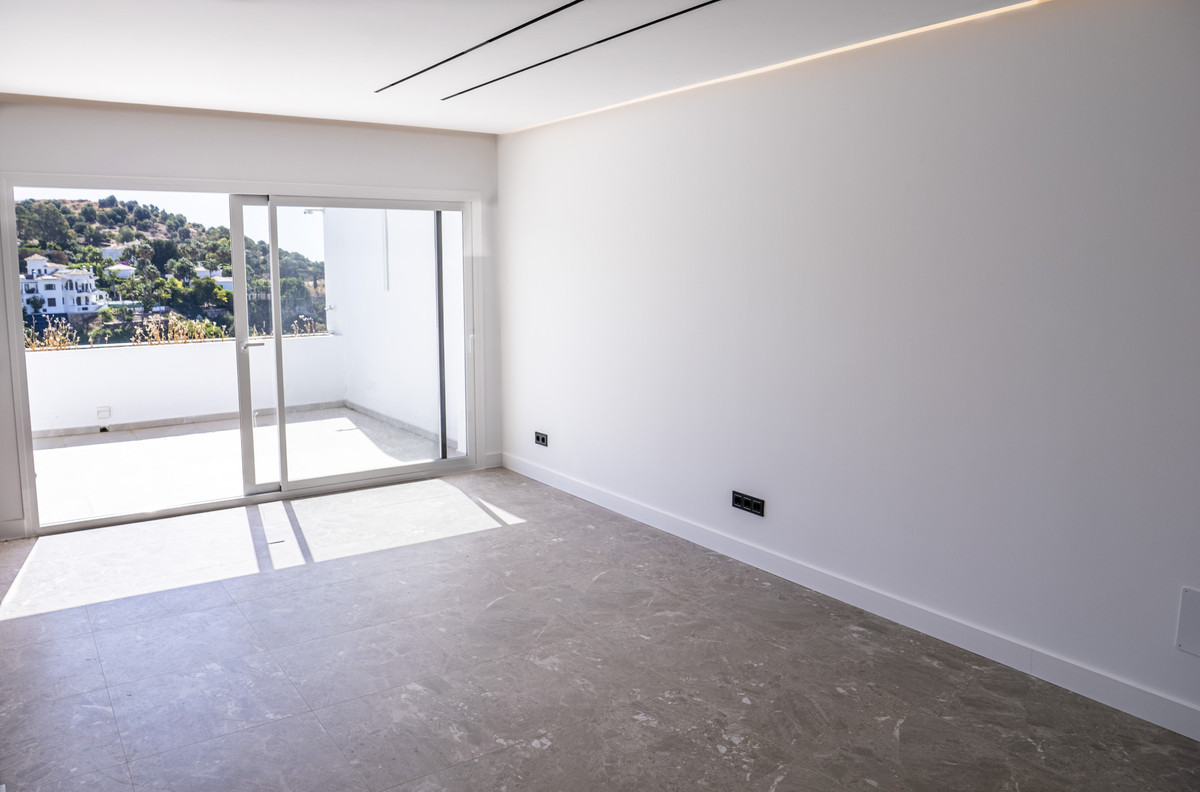 3 Bed Apartment for sale in La Quinta Costa Del Sol, Málaga, Spain