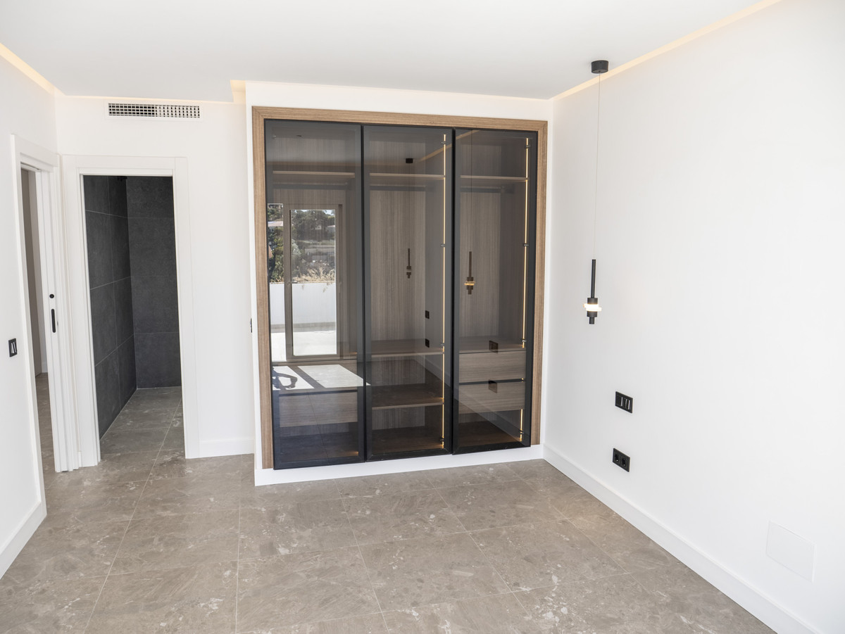 3 Bed Apartment for sale in La Quinta Costa Del Sol, Málaga, Spain