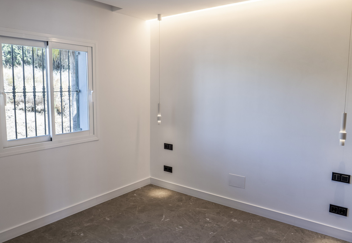 3 Bed Apartment for sale in La Quinta Costa Del Sol, Málaga, Spain