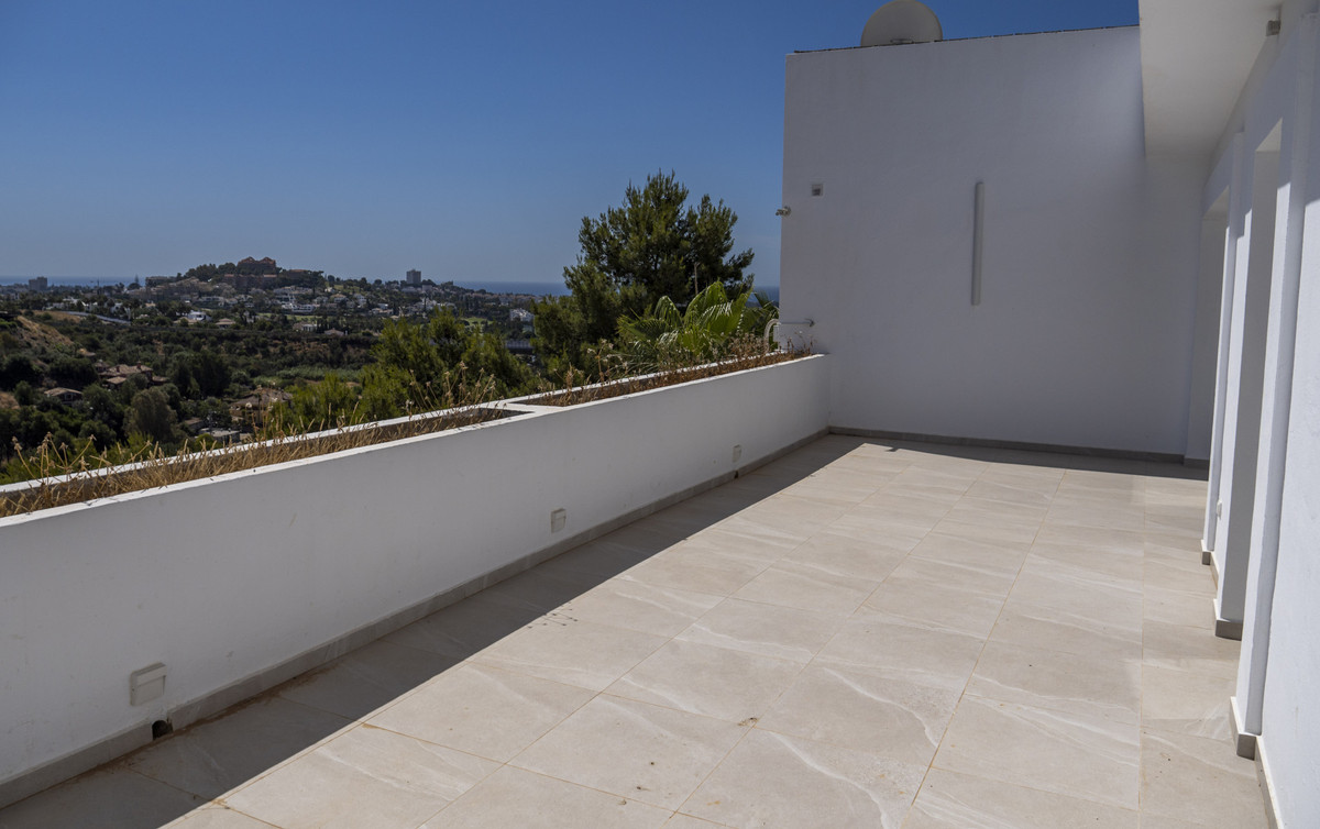 3 Bed Apartment for sale in La Quinta Costa Del Sol, Málaga, Spain