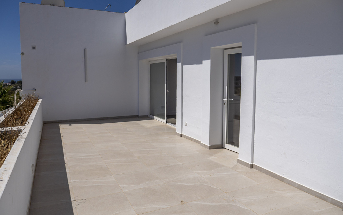 3 Bed Apartment for sale in La Quinta Costa Del Sol, Málaga, Spain