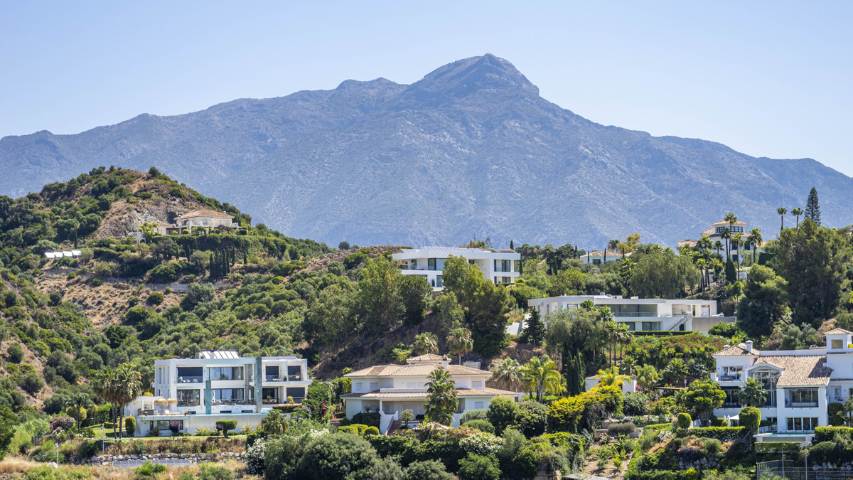 3 Bed Apartment for sale in La Quinta Costa Del Sol, Málaga, Spain