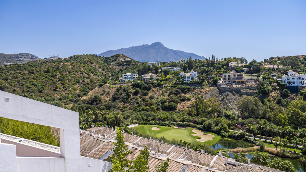 3 Bed Apartment for sale in La Quinta Costa Del Sol, Málaga, Spain