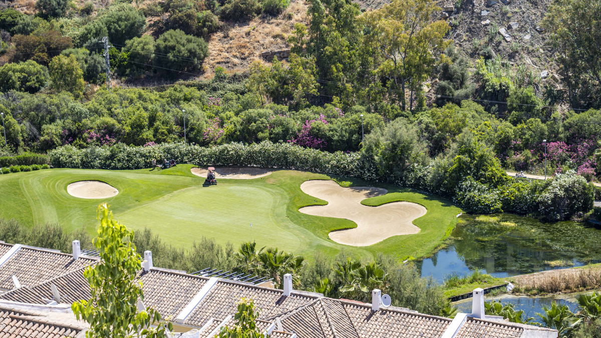 3 Bed Apartment for sale in La Quinta Costa Del Sol, Málaga, Spain