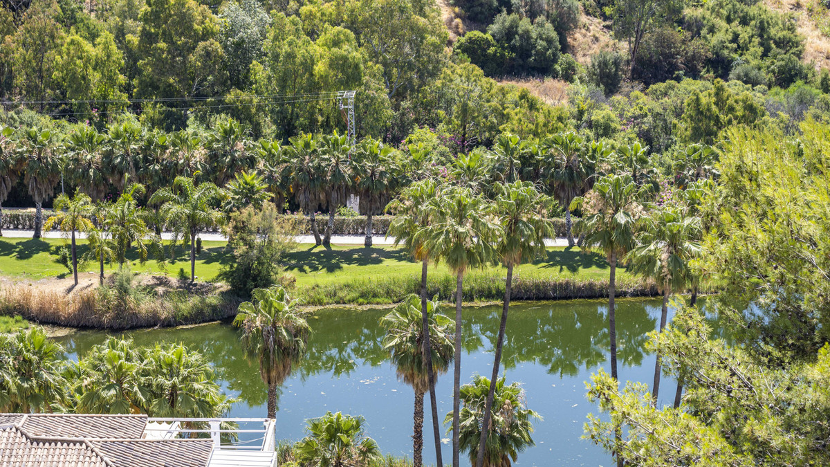 3 Bed Apartment for sale in La Quinta Costa Del Sol, Málaga, Spain