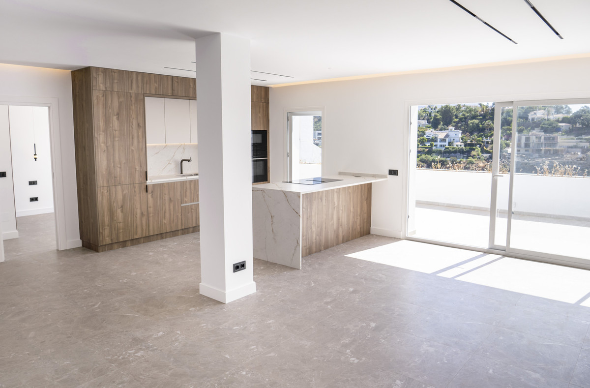 3 Bed Apartment for sale in La Quinta Costa Del Sol, Málaga, Spain