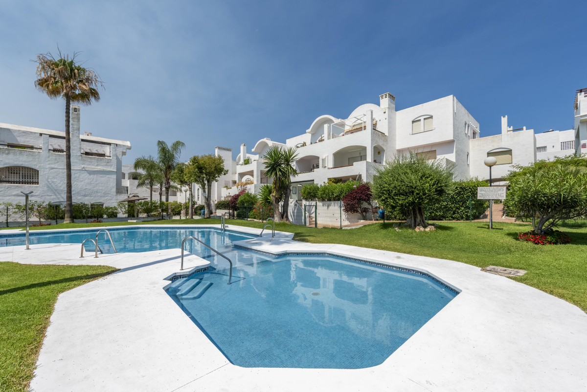 3 Bed Apartment for sale in Estepona Costa Del Sol, Málaga, Spain