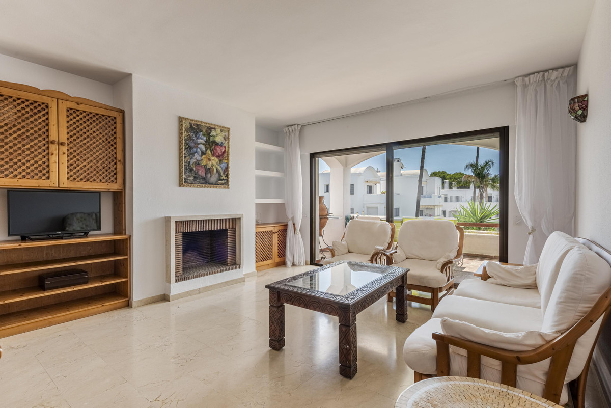 3 Bed Apartment for sale in Estepona Costa Del Sol, Málaga, Spain