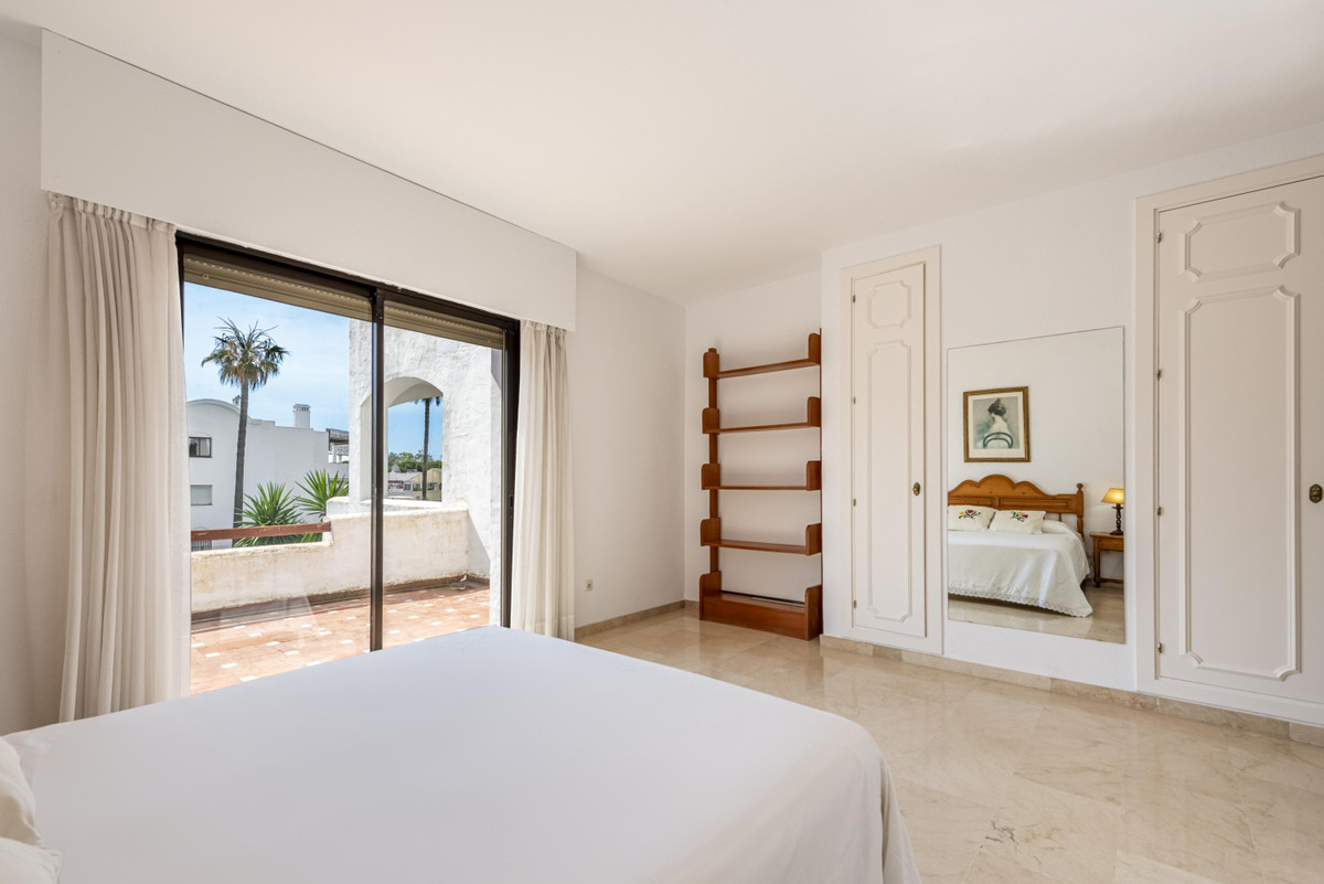 3 Bed Apartment for sale in Estepona Costa Del Sol, Málaga, Spain