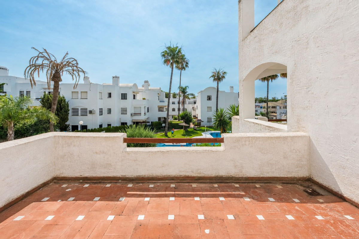 3 Bed Apartment for sale in Estepona Costa Del Sol, Málaga, Spain