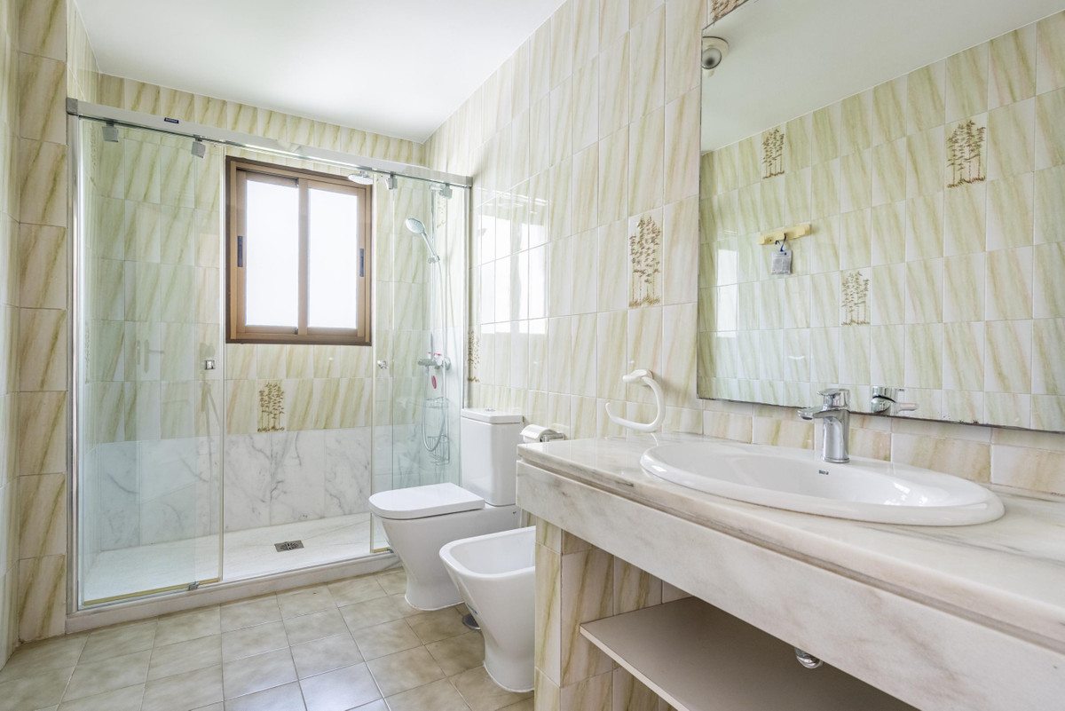 3 Bed Apartment for sale in Estepona Costa Del Sol, Málaga, Spain