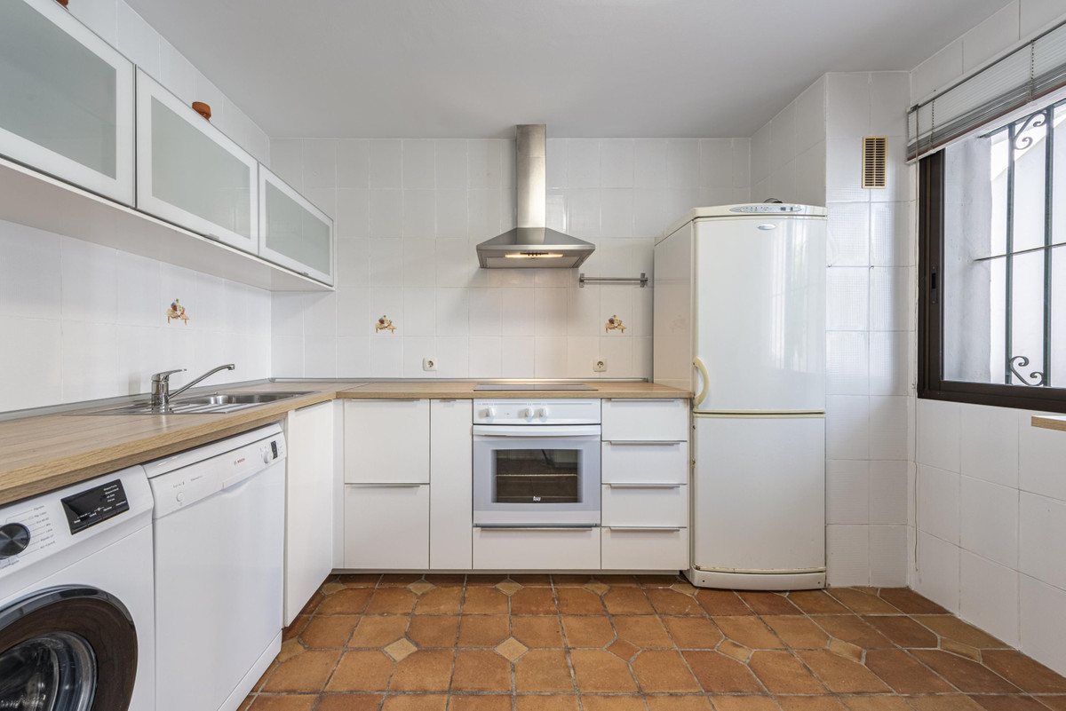 3 Bed Apartment for sale in Estepona Costa Del Sol, Málaga, Spain