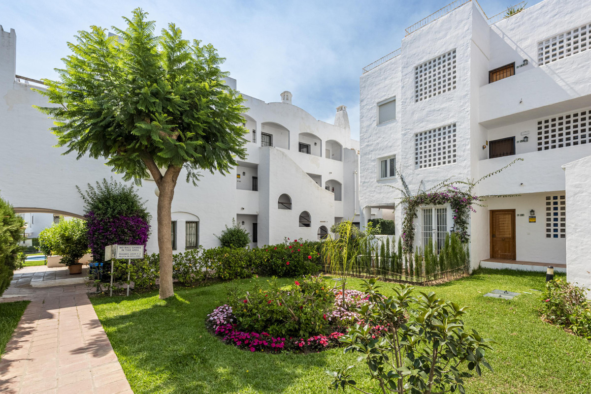 3 Bed Apartment for sale in Estepona Costa Del Sol, Málaga, Spain