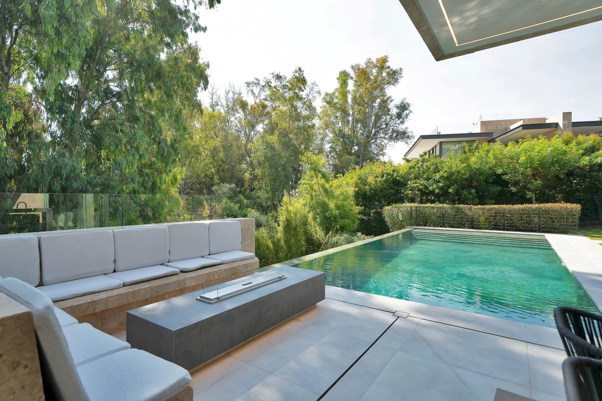 6 Bed Townhouse for sale in Marbella Costa Del Sol, Málaga, Spain