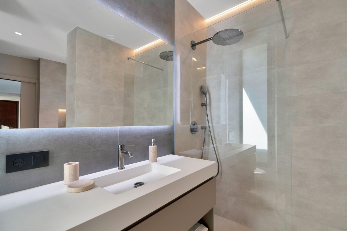 6 Bed Townhouse for sale in Marbella Costa Del Sol, Málaga, Spain