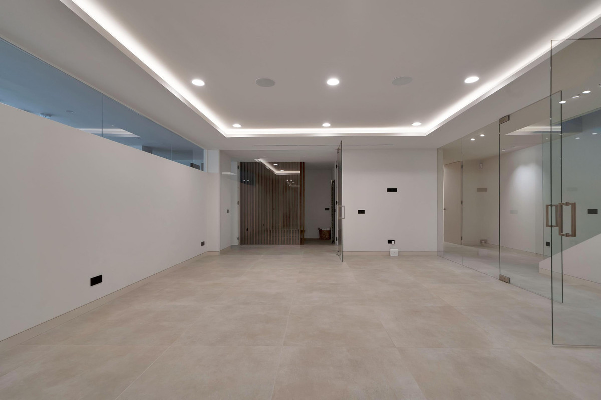 6 Bed Townhouse for sale in Marbella Costa Del Sol, Málaga, Spain
