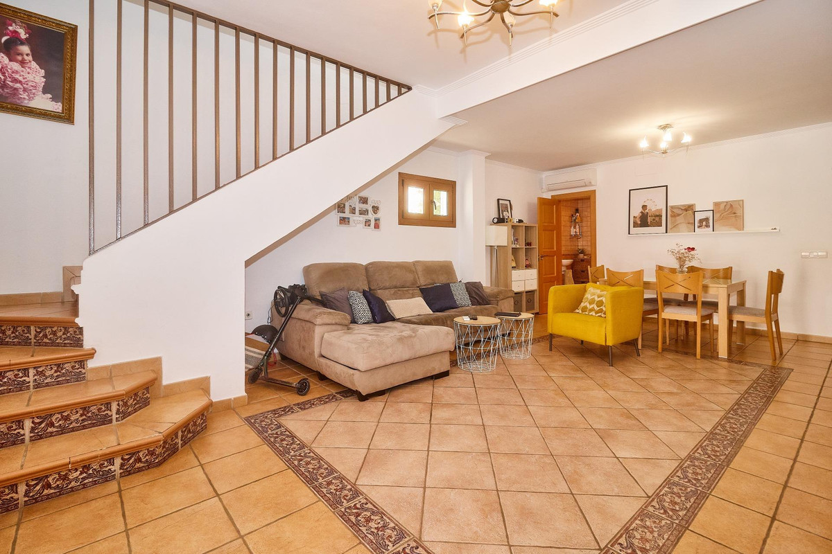 4 Bed Townhouse for sale in Fuengirola Costa Del Sol, Málaga, Spain
