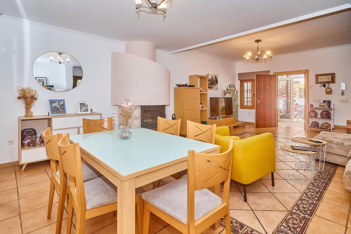 4 Bed Townhouse for sale in Fuengirola Costa Del Sol, Málaga, Spain