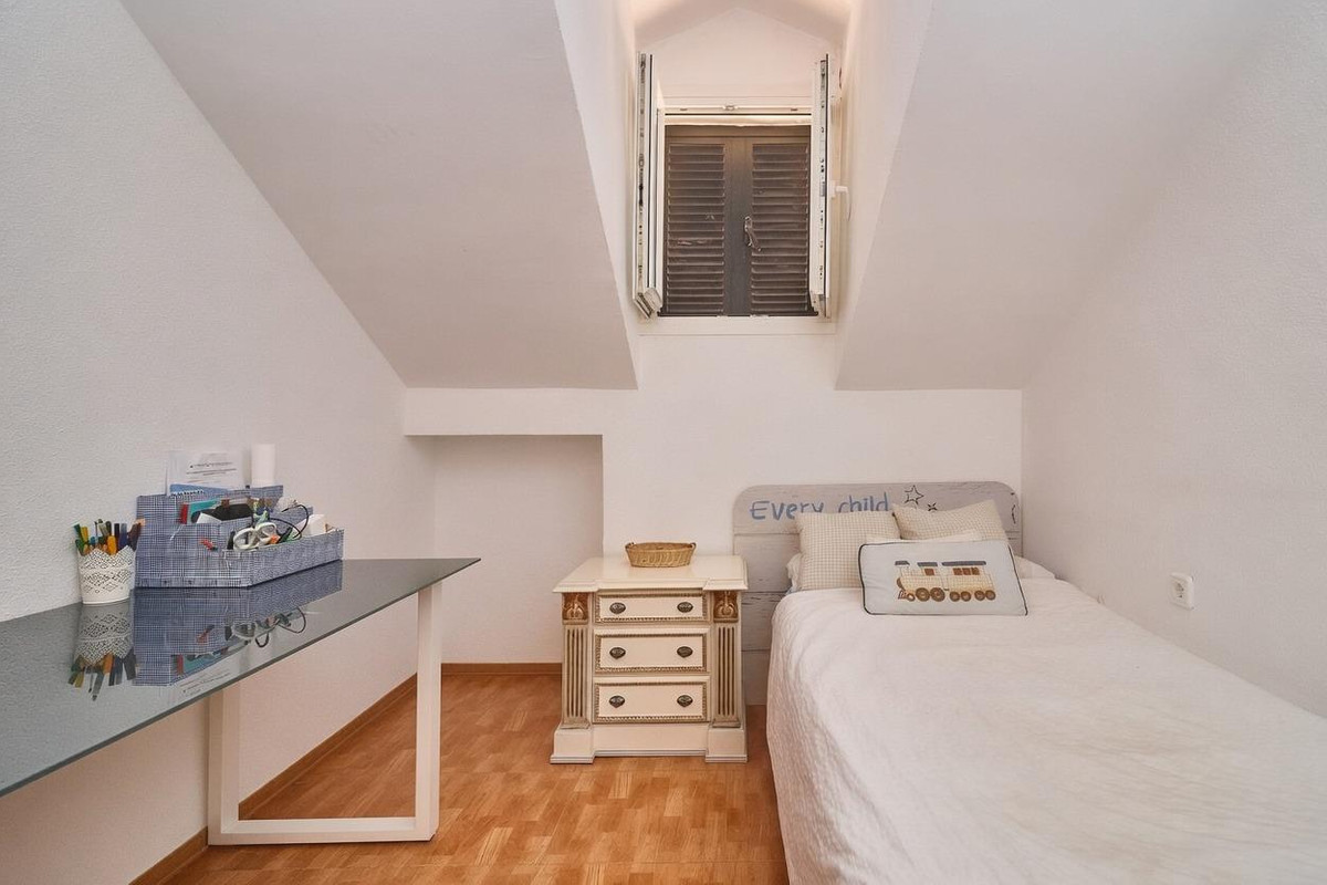 4 Bed Townhouse for sale in Fuengirola Costa Del Sol, Málaga, Spain