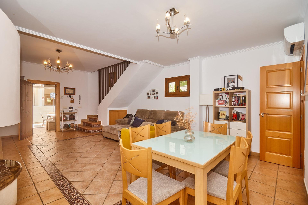 4 Bed Townhouse for sale in Fuengirola Costa Del Sol, Málaga, Spain