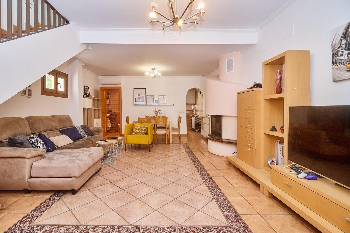 4 Bed Townhouse for sale in Fuengirola Costa Del Sol, Málaga, Spain