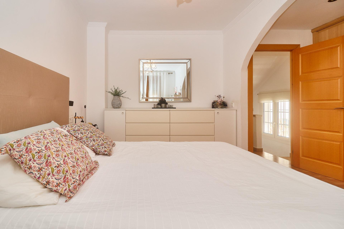 4 Bed Townhouse for sale in Fuengirola Costa Del Sol, Málaga, Spain