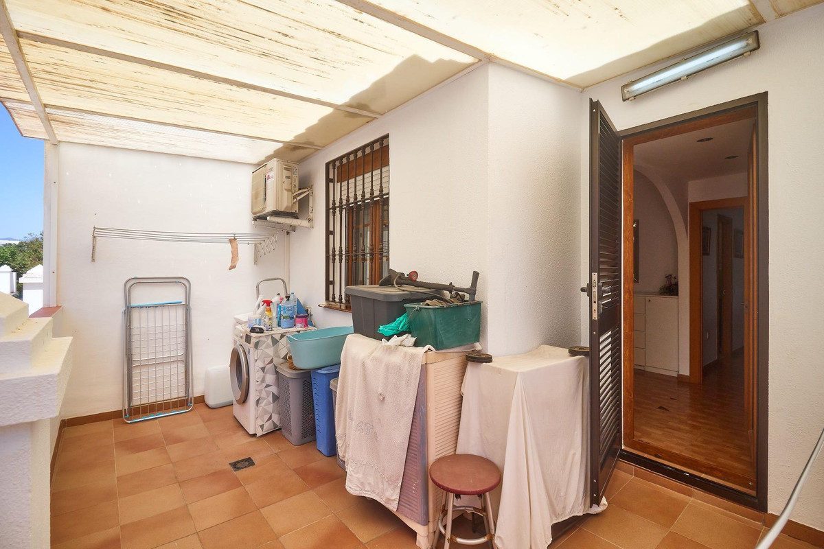 4 Bed Townhouse for sale in Fuengirola Costa Del Sol, Málaga, Spain