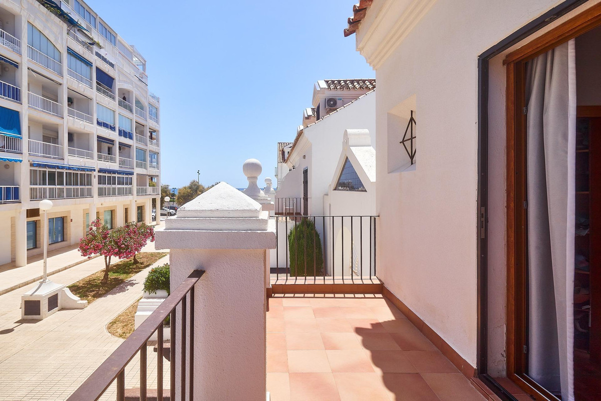 4 Bed Townhouse for sale in Fuengirola Costa Del Sol, Málaga, Spain