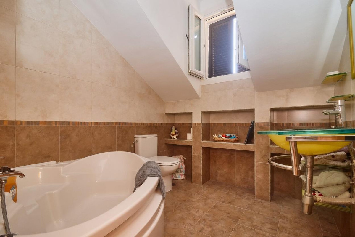 4 Bed Townhouse for sale in Fuengirola Costa Del Sol, Málaga, Spain