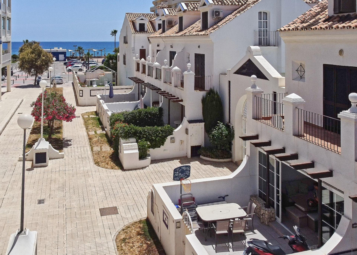 4 Bed Townhouse for sale in Fuengirola Costa Del Sol, Málaga, Spain