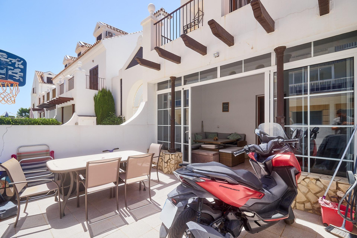 4 Bed Townhouse for sale in Fuengirola Costa Del Sol, Málaga, Spain