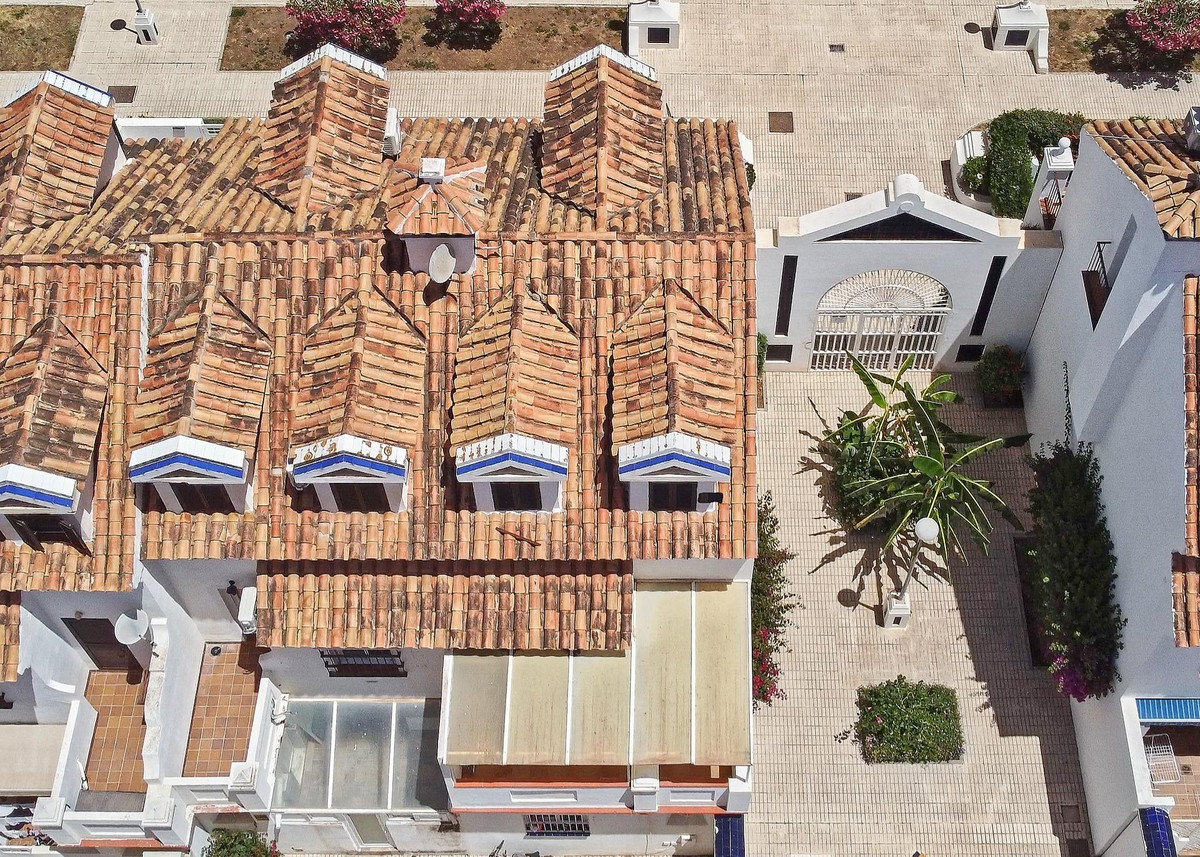 4 Bed Townhouse for sale in Fuengirola Costa Del Sol, Málaga, Spain