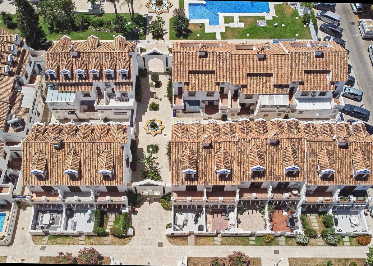 4 Bed Townhouse for sale in Fuengirola Costa Del Sol, Málaga, Spain