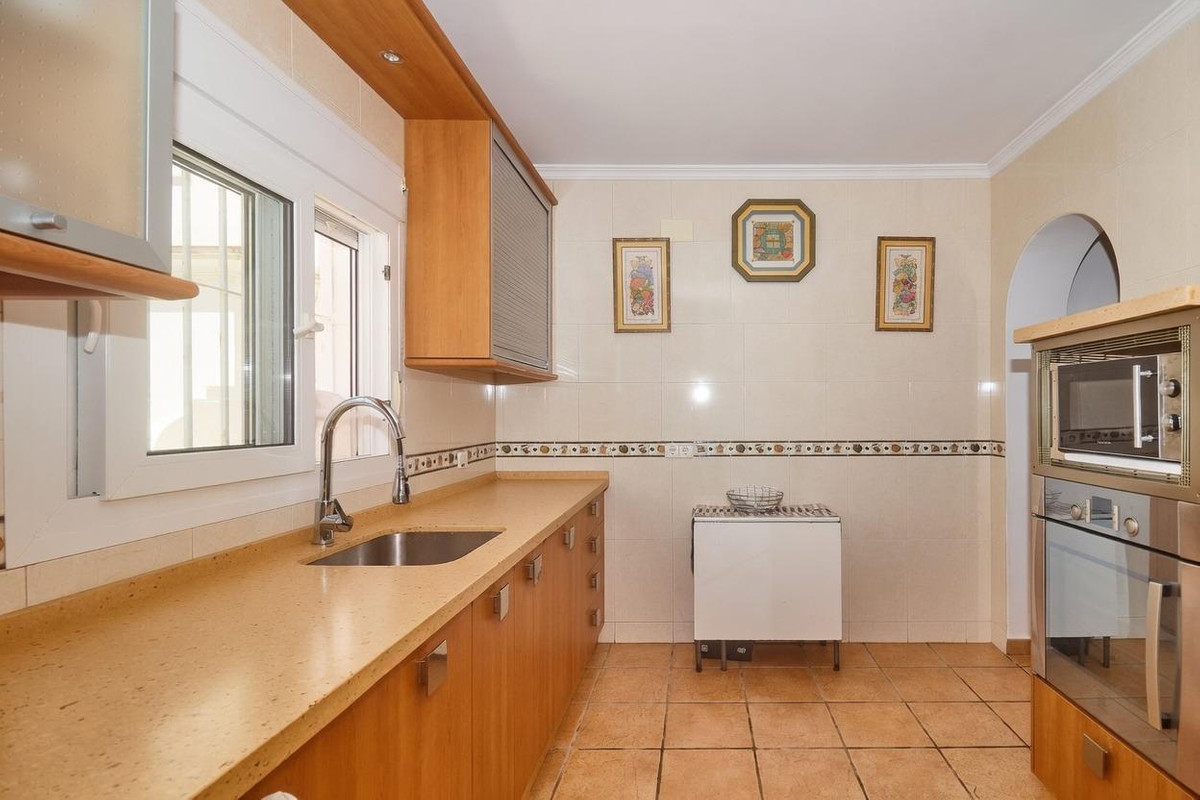 4 Bed Townhouse for sale in Fuengirola Costa Del Sol, Málaga, Spain