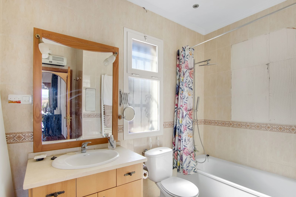 Se vende Finca - Cortijo de 3 dormitorios en Costa Del Sol, Málaga, España