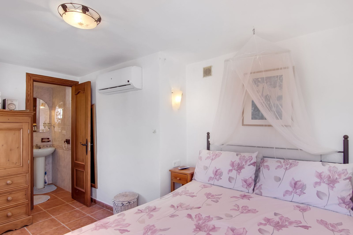 Se vende Finca - Cortijo de 3 dormitorios en Costa Del Sol, Málaga, España