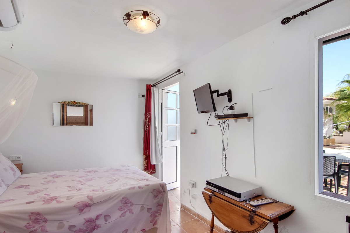 Se vende Finca - Cortijo de 3 dormitorios en Costa Del Sol, Málaga, España
