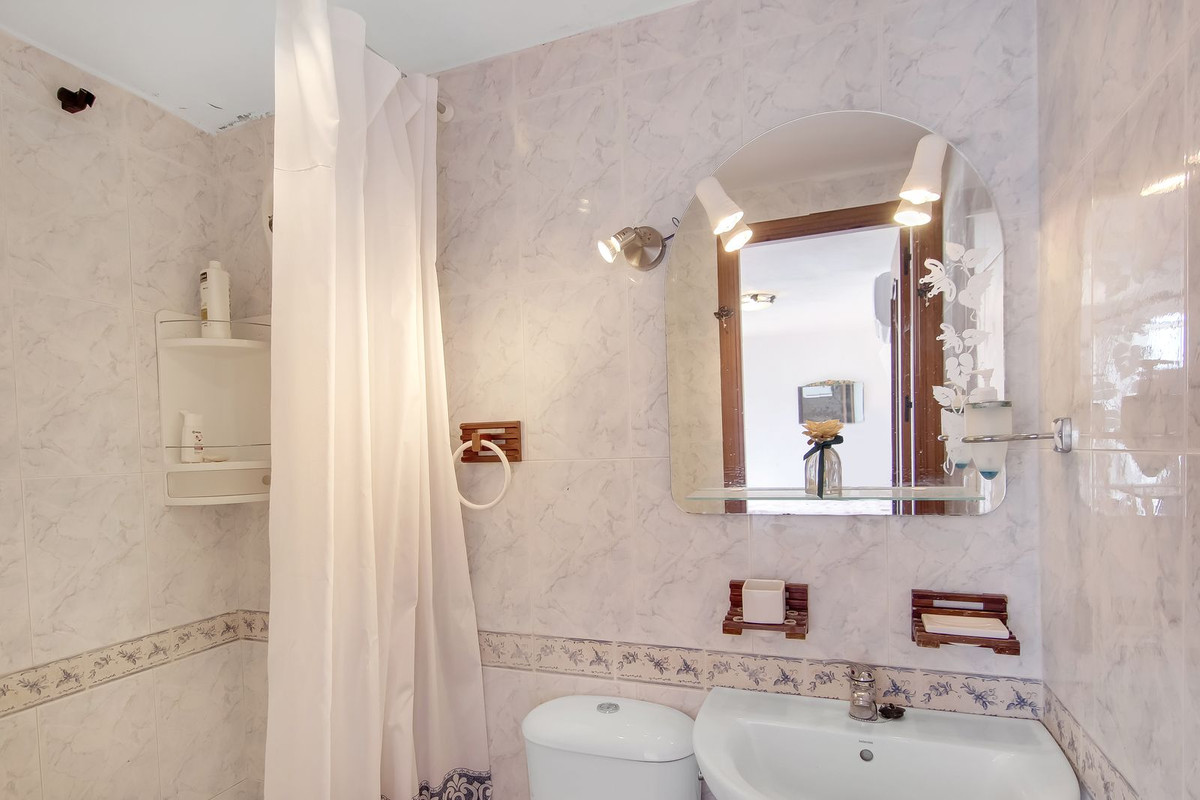 Se vende Finca - Cortijo de 3 dormitorios en Costa Del Sol, Málaga, España